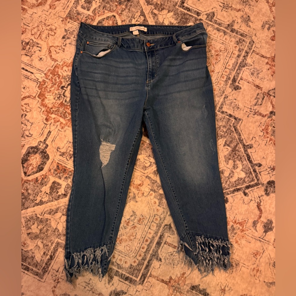 Cropped Blue Jeans with Frayed Hem and Distressed Details